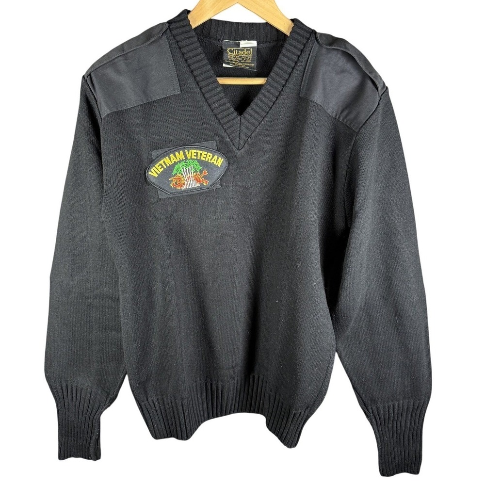 Citadel Sweater Men Medium Black‎ Vietnam Veteran Patch V-Neck Acrylic AB-458